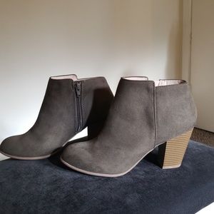 Size 9 Old Navy Olive Ankle Boots